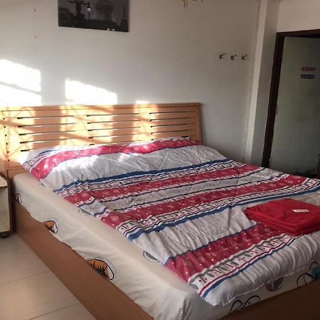 Oyo 1141 Ban Dao Hotel Csomtien-part Kültér fotó