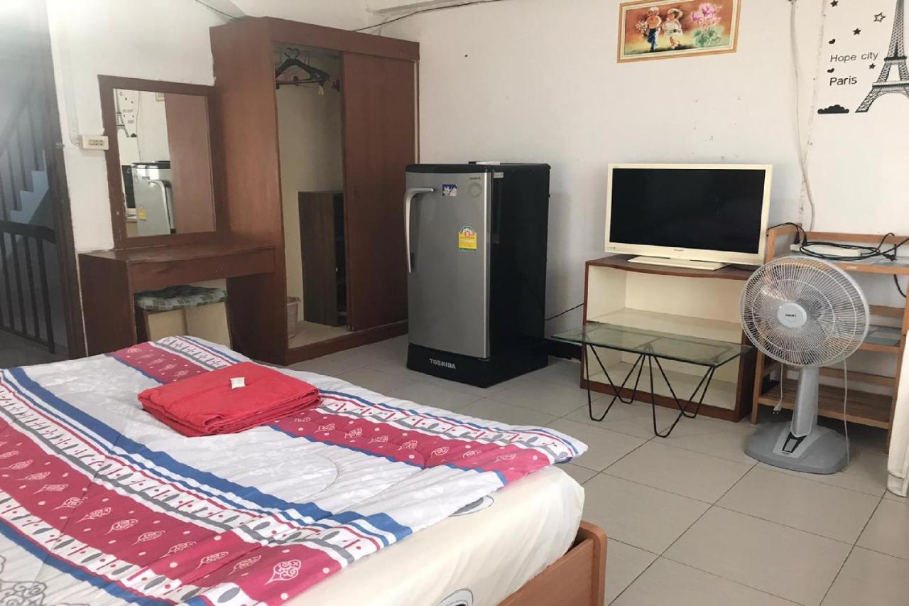 Oyo 1141 Ban Dao Hotel Csomtien-part Kültér fotó