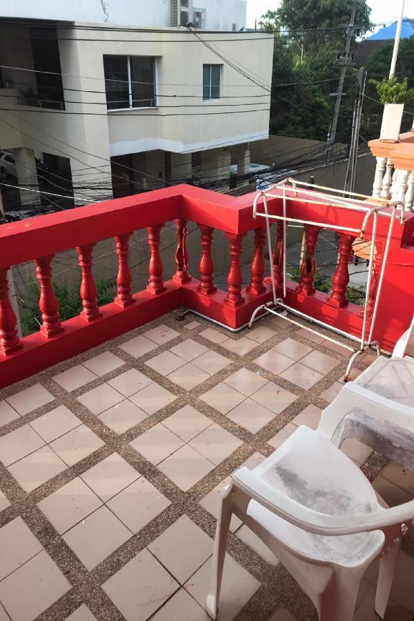 Oyo 1141 Ban Dao Hotel Csomtien-part Kültér fotó